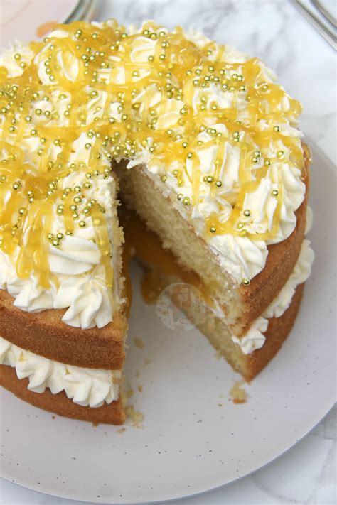 The BEST Lemon Cake Recipe